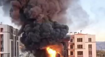 Hatay'da inşaat malzemelerinin bulunduğu alanda yangın