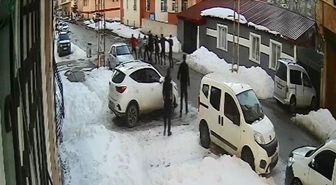 Kars'ta silahlı sopalı kavga güvenlik kamerasında: 2 yaralı