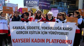 Kayseri'de kadınlar kadın hakları için yürüdü