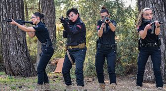 Antalya'da Kadın Atış Eğitmenleri Polislere Eğitim Veriyor