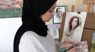 Savaşın içinden doğan sanatçı: Kadınların hikayesini tuvale yansıtıyor
