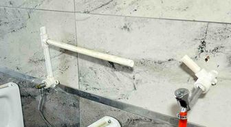 Tomarza'da tuvaletlere zarar verdiler