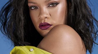 ABD'de şarkıcı Rihanna'nın evine silahlı saldırı