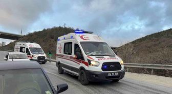 Arnavutköy'de hafif ticari araç ile hafriyat kamyonu çarpıştı: 1 ölü, 2 yaralı
