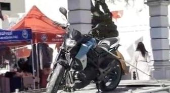Avcılar'da polis çevirmesine giren motosikletliye 226 bin lira ceza kesildi