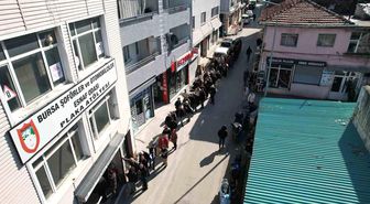 Bursa'da APP plaka izdihamı...Kuyruk sokaklara taştı