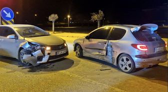 Çorum'da iki otomobil çarpıştı: 2 yaralı