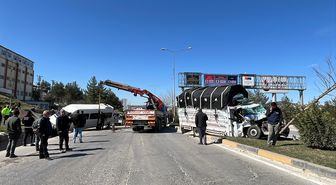 Gaziantep'te Kamyonet ile Minibüs Çarpıştı: 4 Yaralı