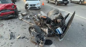 İzmir'de üç aracın karıştığı zincirleme kaza: 3 yaralı
