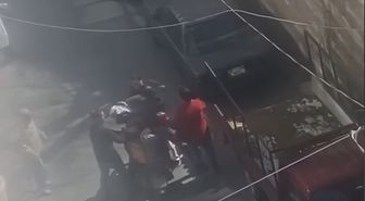 Kasımpaşa'da aracına çarpan motokuryeyi darbetti; 'Yarım saat sonra görürsün' diyerek saldırdı