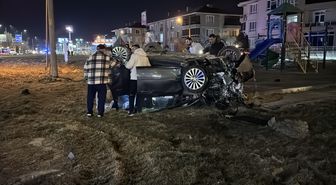 Kütahya'da Ters Dönen Otomobilin Sürücüsü Yaralandı