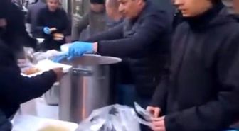 Mahalleli kendi imkanlarıyla bin kişiye iftar verdi
