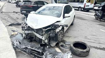 Sarıyer'de otomobil karşı şeride geçti, 4 araç birbirine girdi: 4 yaralı