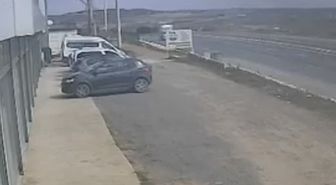 Çatalca'da kamyonun refüje çarptığı kaza kamerada