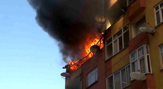 Esenler'de 4 katlı binanın çatısı alev alev yandı