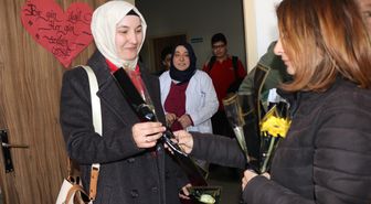 Fatma Nur öğretmenin anısına 650 meslektaşına çiçek dağıttılar