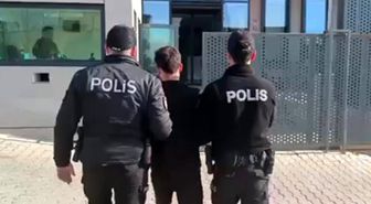İzmir'de 47 yıl ve 33 yıl hapis cezasıyla aranan iki firari yakalandı