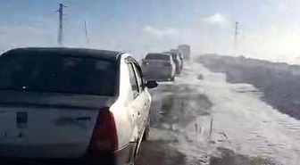 Kars-Göle yolunda onlarca araç mahsur kaldı