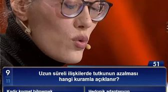 Uzun süreli ilişkilerde tutkunun azalması hangi kuramla açıklanır?