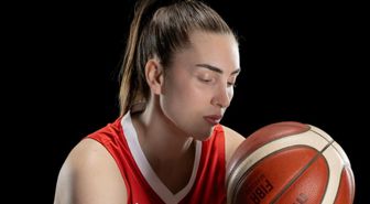 Ayşe Cora Yamaner kimdir, Ayşe Cora Yamaner kaç yaşında, nereli, evli mi, bekar mı, hangi takımlarda oynadı?