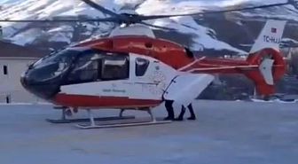 Bahçesaray'daki minik hasta helikopter ambulansla Van'a sevk edildi