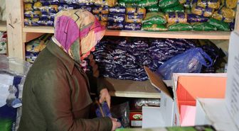 Bu bakkalda parayla değil dua ile alışveriş yapılıyor