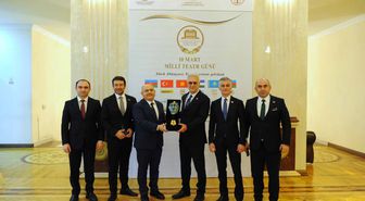 Tamer Karadağlı'ya Azerbaycan Milli Tiyatro Günü'nde 'Sanatkar Madalyonu' ödülü