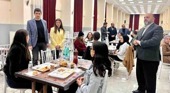 Dumlupınar Kaymakamı Teltik, iftar bereketini üniversite öğrencileriyle paylaştı