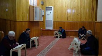 İtikafa girenler Ramazan'ın son günlerini ibadetle geçiriyor