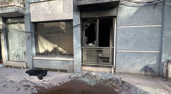 Komşusu ile tartışıp, kendi evini yaktı