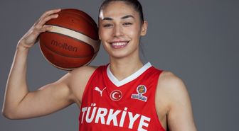 Melek Uzunoğlu kimdir, Melek Uzunoğlu kaç yaşında, nereli, evli mi, bekar mı, hangi takımlarda oynadı?