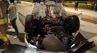 Motosiklete çarpan otomobil takla atarak ters döndü: 2 yaralı