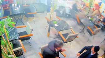 İzmit'te Otomobil Kafeye Girdi: 2 Yaralı