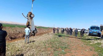 Şanlıurfa'da tahliye kanalına devrilen otomobilin sürücüsü yaralandı