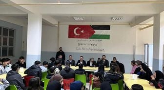 Dicle Kaymakamı Mustafa Atış, lise öğrencileriyle iftarda bir araya geldi