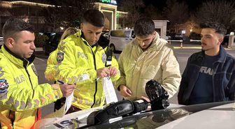 Egzoz patlatırken polise yakalandı, 19 bin 710 lira ceza yiyip arabasından oldu