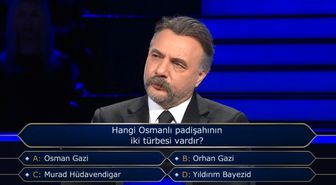 Hangi Osmanlı padişahının iki türbesi vardır?