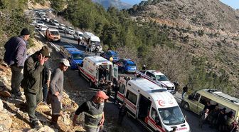 Mersin'de işçi servisi uçurumdan yuvarlandı: Ölü ve çok sayıda yaralı var