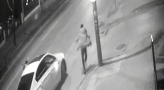 Otomobilin, park halindeki TIR'ın altına girdiği kaza kamerada
