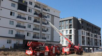 Aksaray'da Apartmanda Yangın: 10 Kişi Dumandan Etkilendi