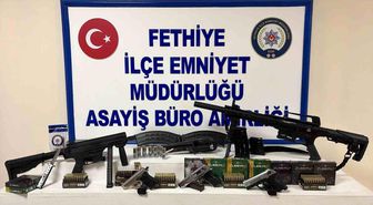 Fethiye'de polis KADES ihbarına gitti, evden cephanelik çıktı
