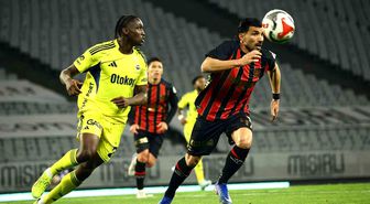 Trendyol Süper Lig: Fatih Karagümrük: 2 Fenerbahçe: 0 (İlk yarı)