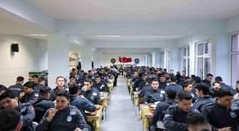 Vali Sözer, polis adaylarıyla iftarda buluştu