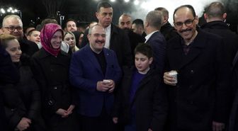 AK Parti Bursa Milletvekili Varank ve MİT Başkanı Kalın, sahurda vatandaşlarla bir araya geldi