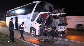 Amasya'da yolcu otobüsü ile tırın çarpıştığı kazada 11 yaralı