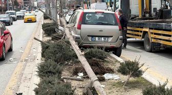 Ankara'da bir araç, yayalara çarptı: 1'i ağır, 2 yaralı