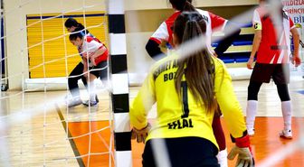 Bilecik'te futsal turnuvasında madalya ve kupalar sahiplerini buldu