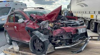 Edirne'de otomobil tıra çarptı, 1 kişi yaralandı: Kaza anı kamerada
