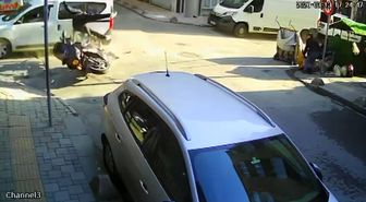 Esenler'de yine aynı noktada kaza; 1'i çocuk 2 yaralı