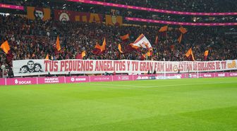 Galatasaray taraftarından, Lucas Torreira için özel pankart